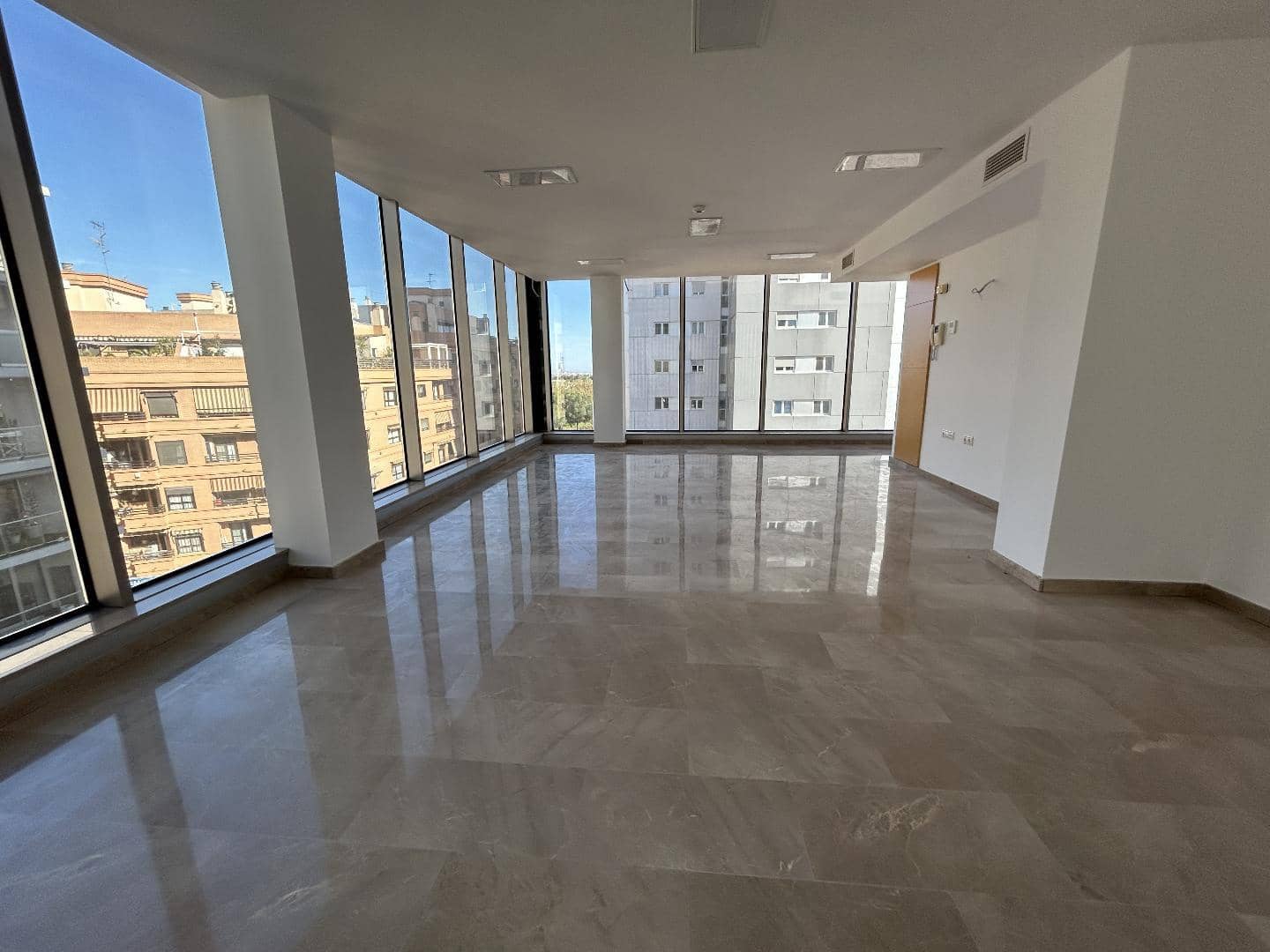 Office for rent in Torrent - € 650 (Ref: 9737109)