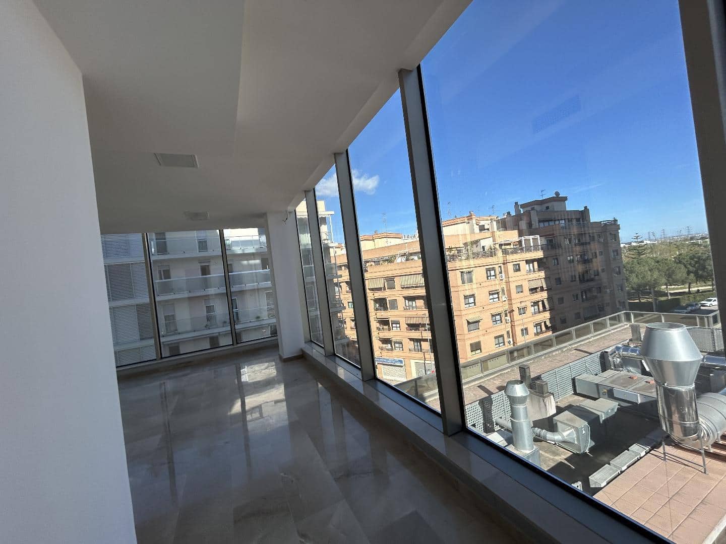 Office for rent in Torrent - € 650 (Ref: 9737109)