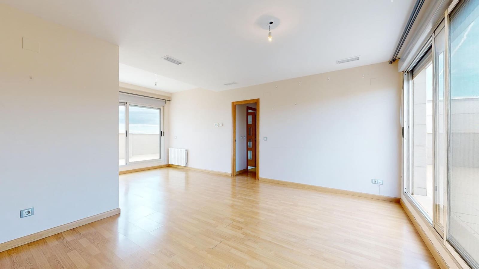 2 makuuhuone Kattohuoneisto vuokrattavana paikassa Torrent mukana 
autotalli - 1 250 € (Ref: 9788709)