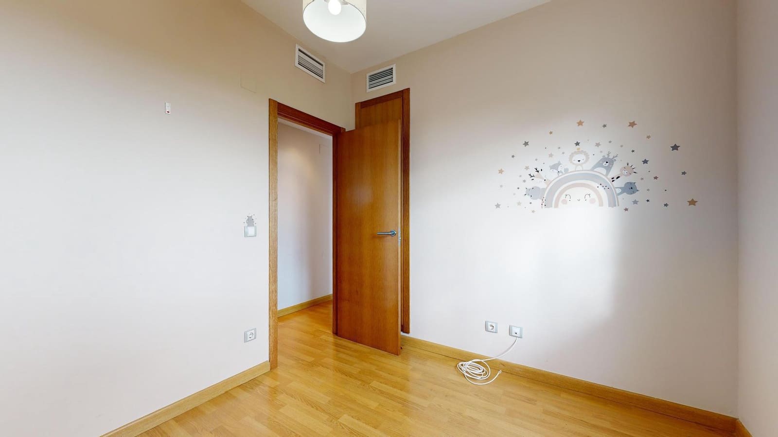 2 makuuhuone Kattohuoneisto vuokrattavana paikassa Torrent mukana 
autotalli - 1 250 € (Ref: 9788709)