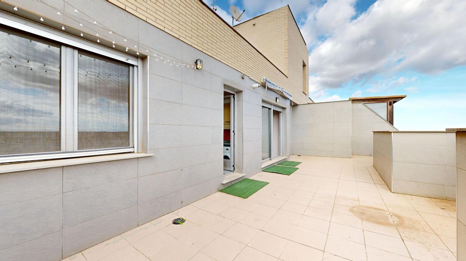 2 makuuhuone Kattohuoneisto vuokrattavana paikassa Torrent mukana 
autotalli - 1 250 € (Ref: 9788709)