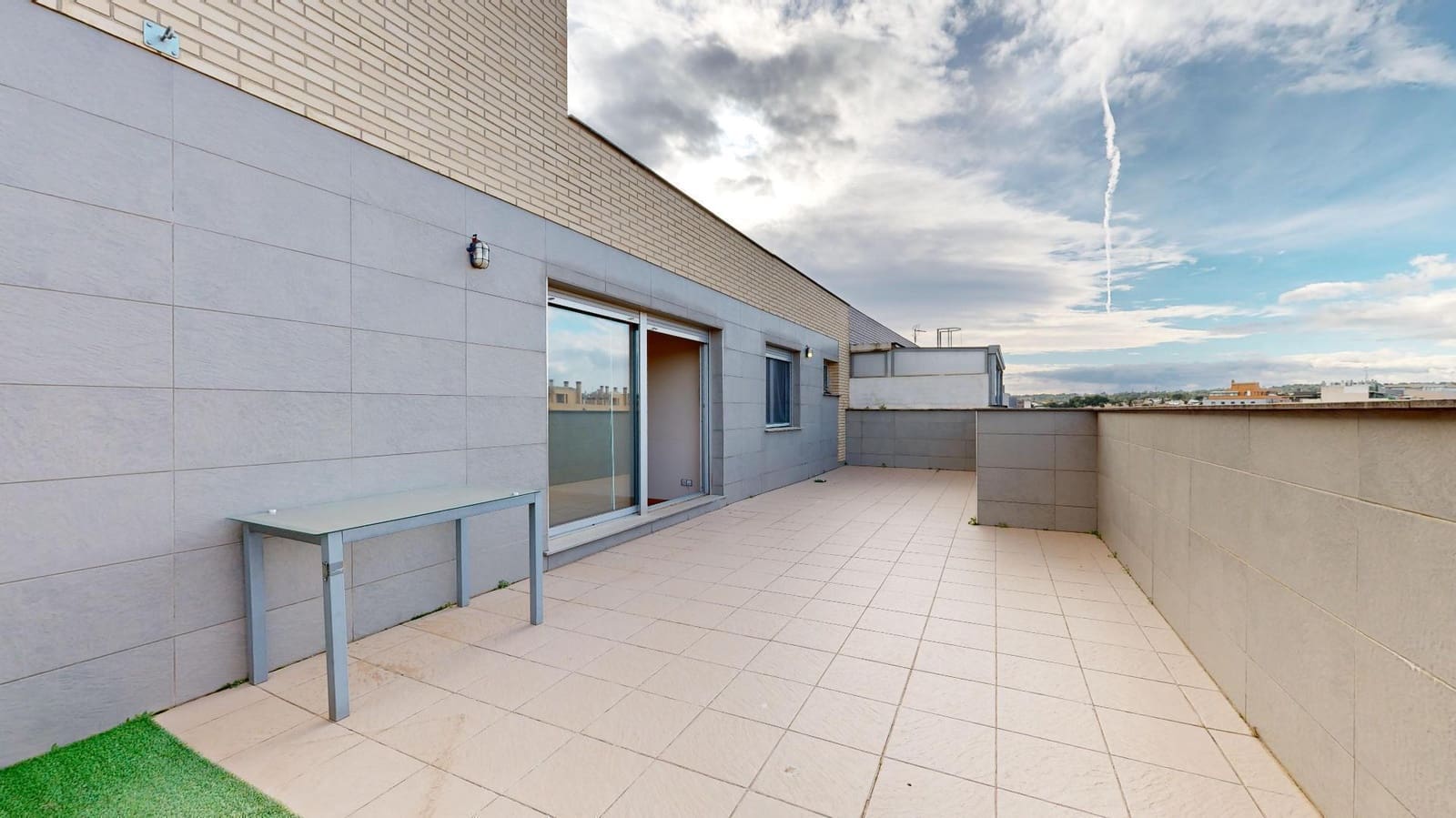 2 makuuhuone Kattohuoneisto vuokrattavana paikassa Torrent mukana 
autotalli - 1 250 € (Ref: 9788709)