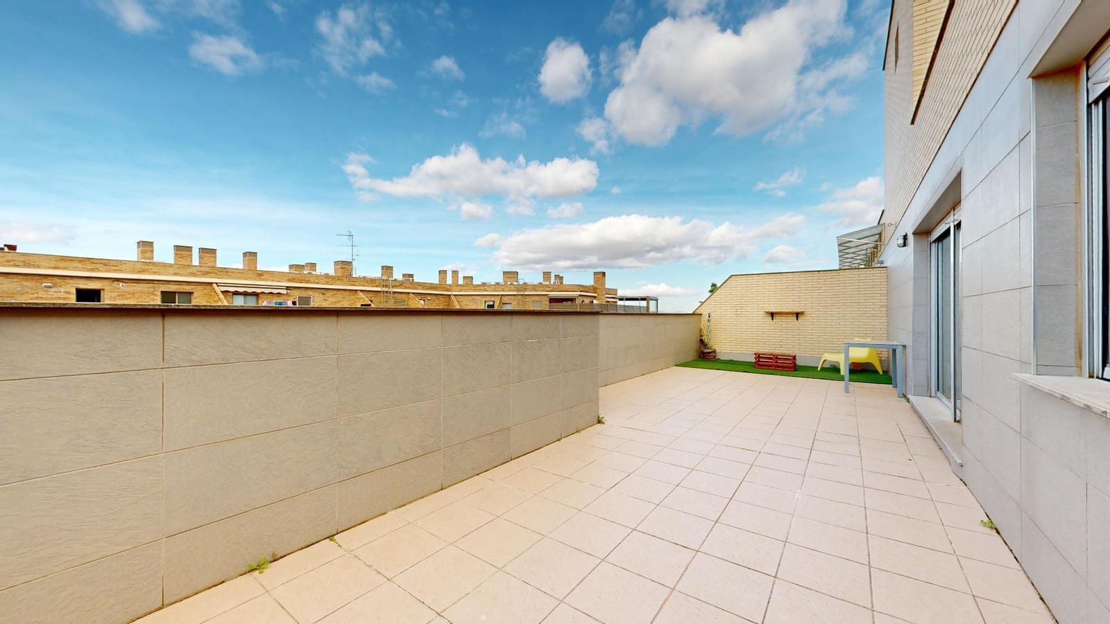 2 makuuhuone Kattohuoneisto vuokrattavana paikassa Torrent mukana 
autotalli - 1 250 € (Ref: 9788709)