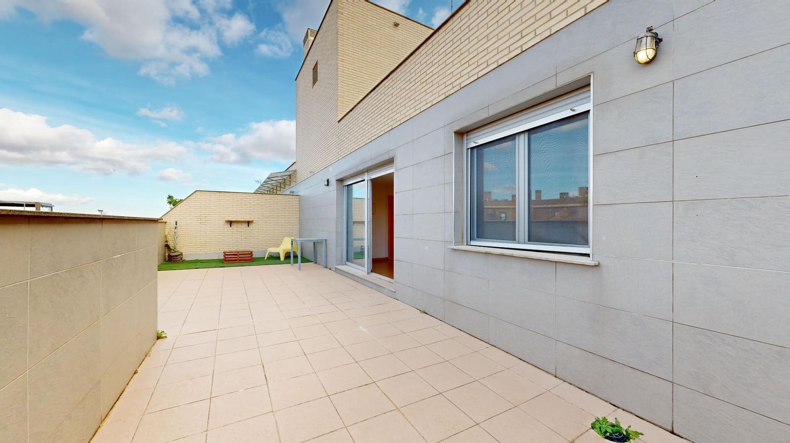 2 makuuhuone Kattohuoneisto vuokrattavana paikassa Torrent mukana 
autotalli - 1 250 € (Ref: 9788709)