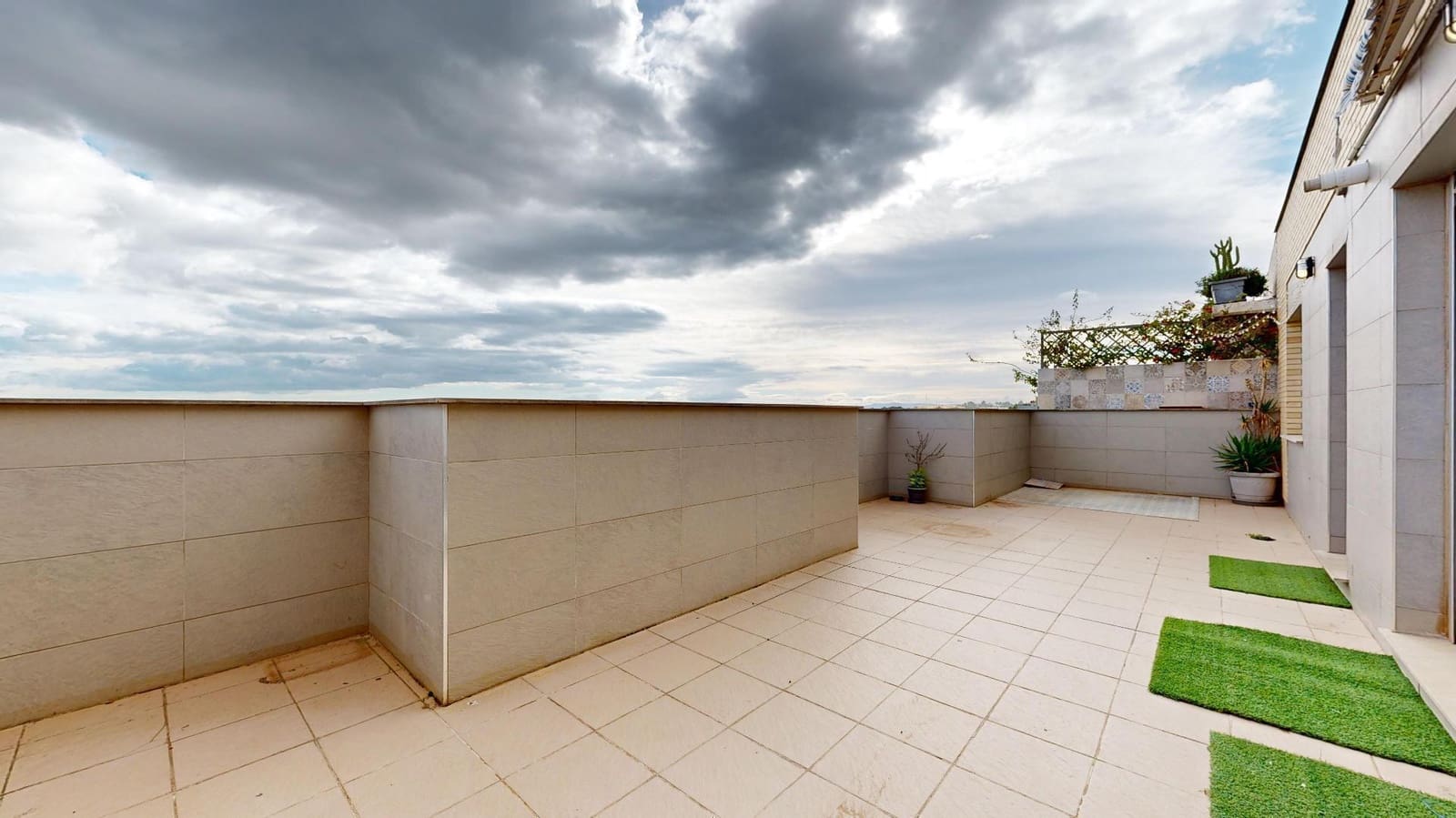 2 makuuhuone Kattohuoneisto vuokrattavana paikassa Torrent mukana 
autotalli - 1 250 € (Ref: 9788709)