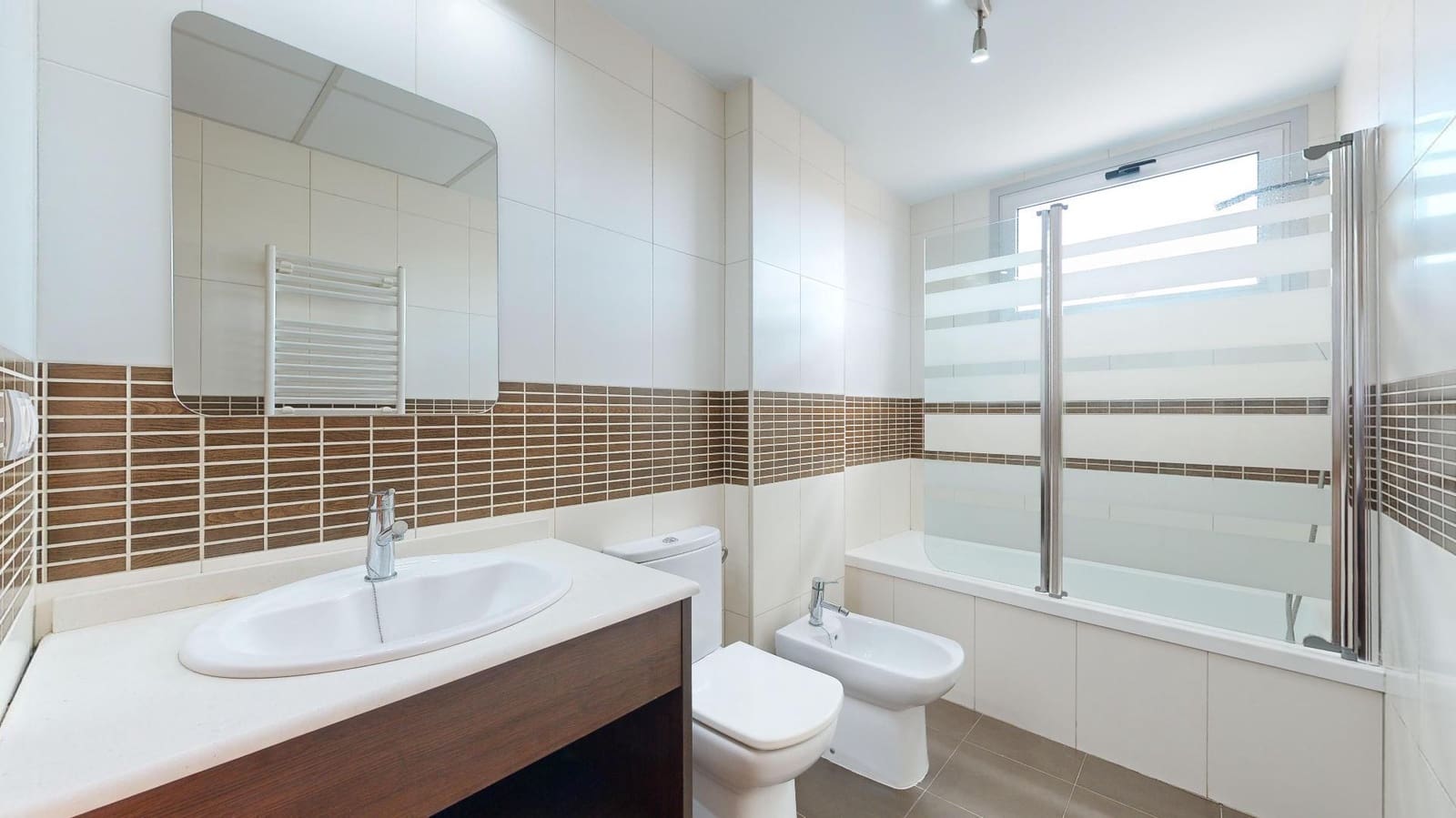 2 makuuhuone Kattohuoneisto vuokrattavana paikassa Torrent mukana 
autotalli - 1 250 € (Ref: 9788709)