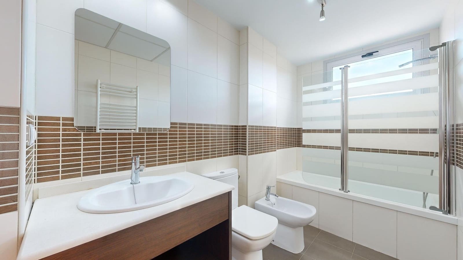 2 makuuhuone Kattohuoneisto vuokrattavana paikassa Torrent mukana 
autotalli - 1 250 € (Ref: 9788709)