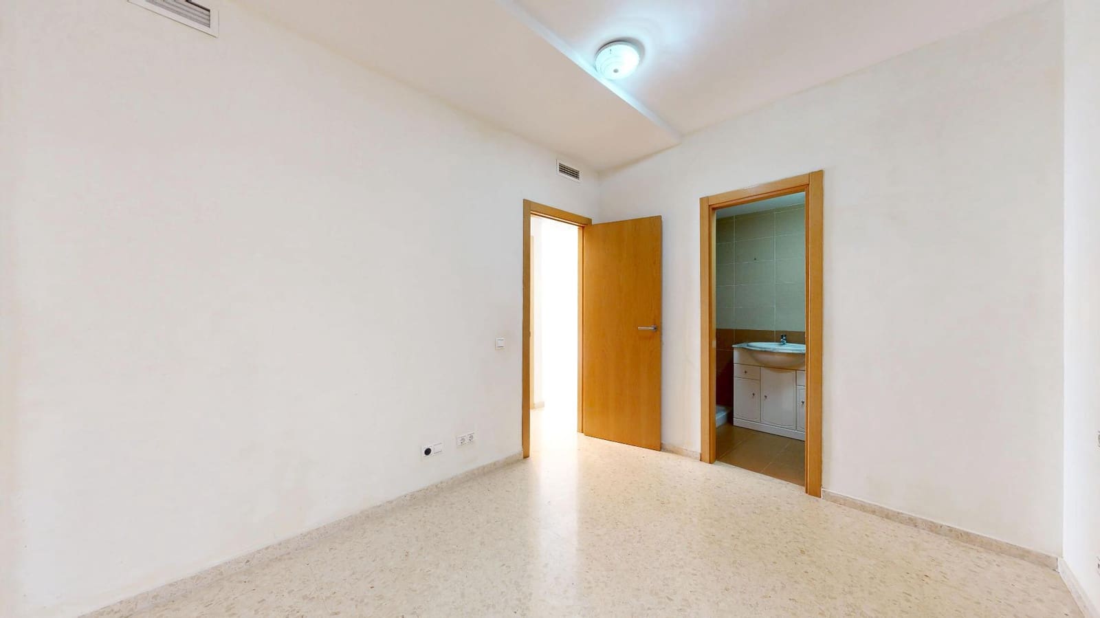 3 bedroom Flat for sale in Montserrat - € 172,000 (Ref: 9795944)