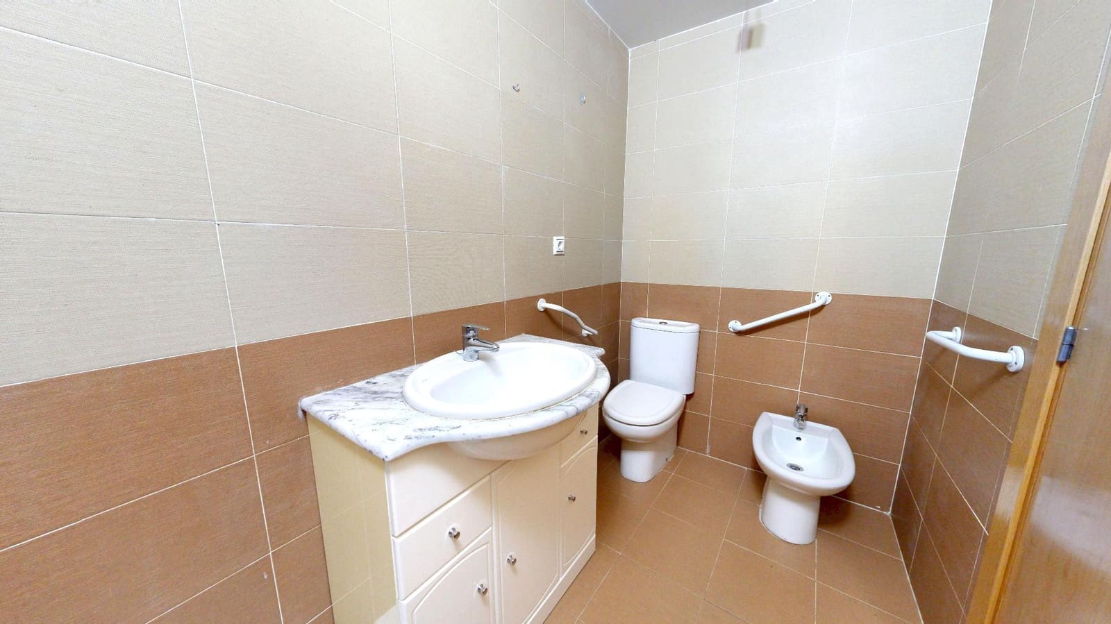 3 bedroom Flat for sale in Montserrat - € 172,000 (Ref: 9795944)