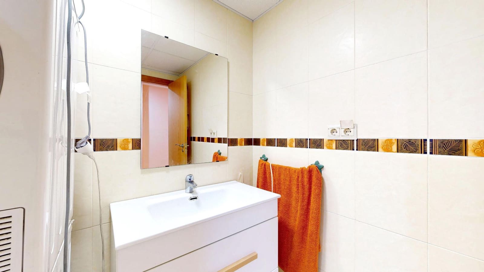 4 bedroom Flat for sale in Montserrat - € 198,000 (Ref: 9798154)