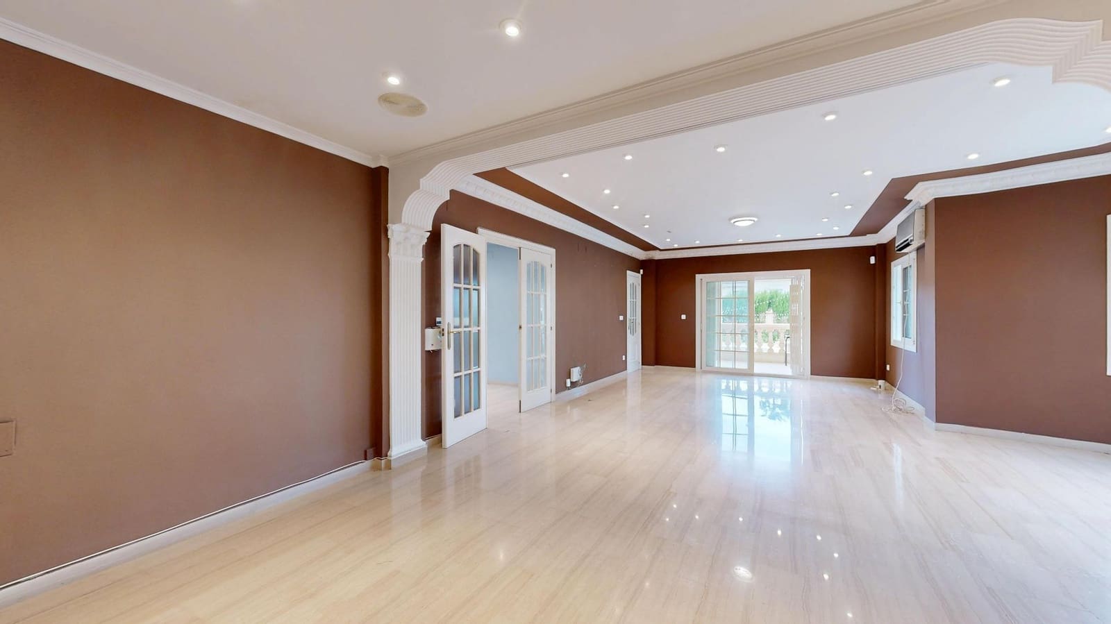 6 bedroom Villa for sale in Torrent with pool - € 900,000 (Ref: 9809396)