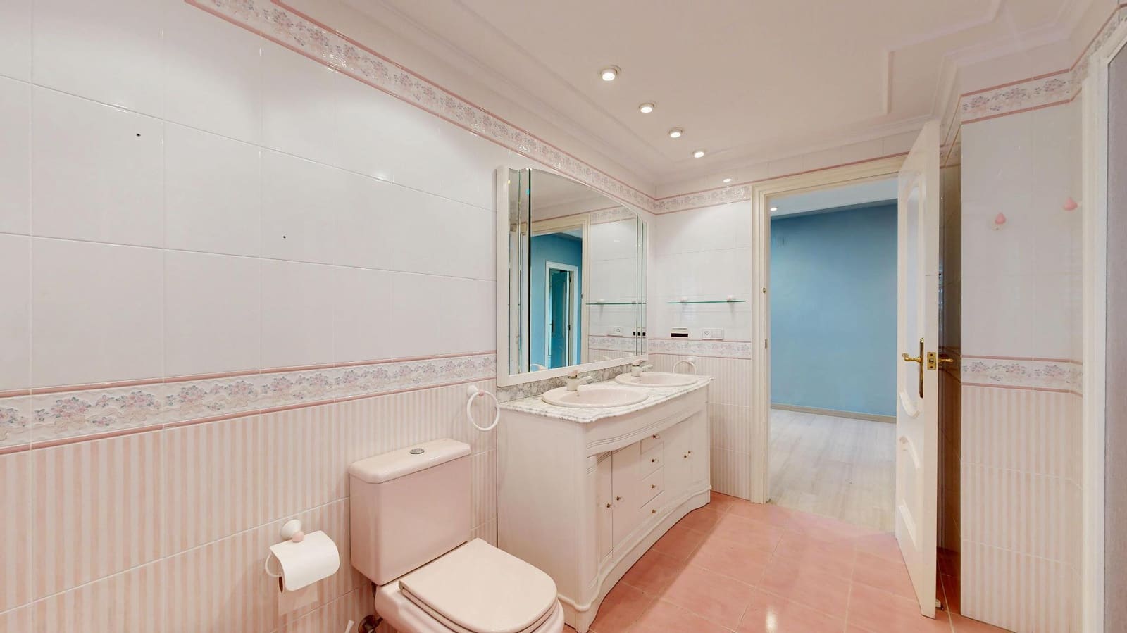 6 bedroom Villa for sale in Torrent with pool - € 900,000 (Ref: 9809396)