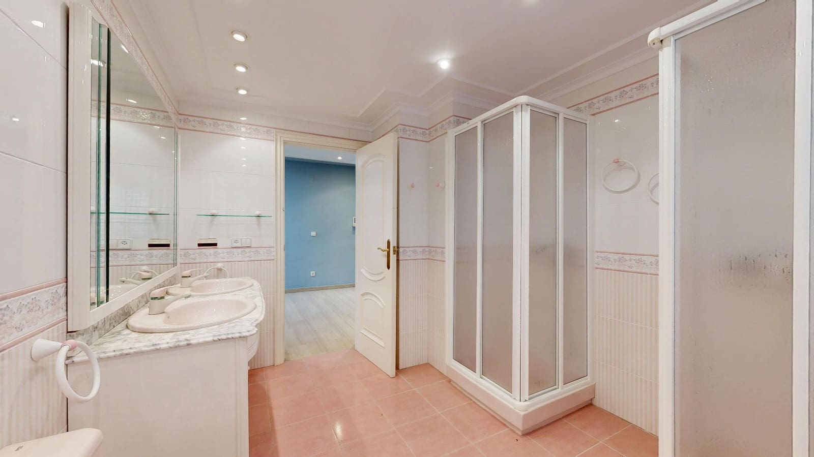 6 bedroom Villa for sale in Torrent with pool - € 900,000 (Ref: 9809396)