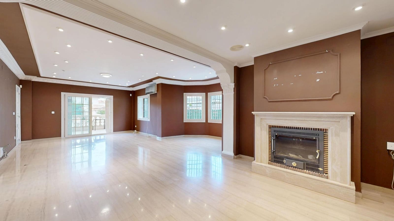 6 bedroom Villa for sale in Torrent with pool - € 900,000 (Ref: 9809396)