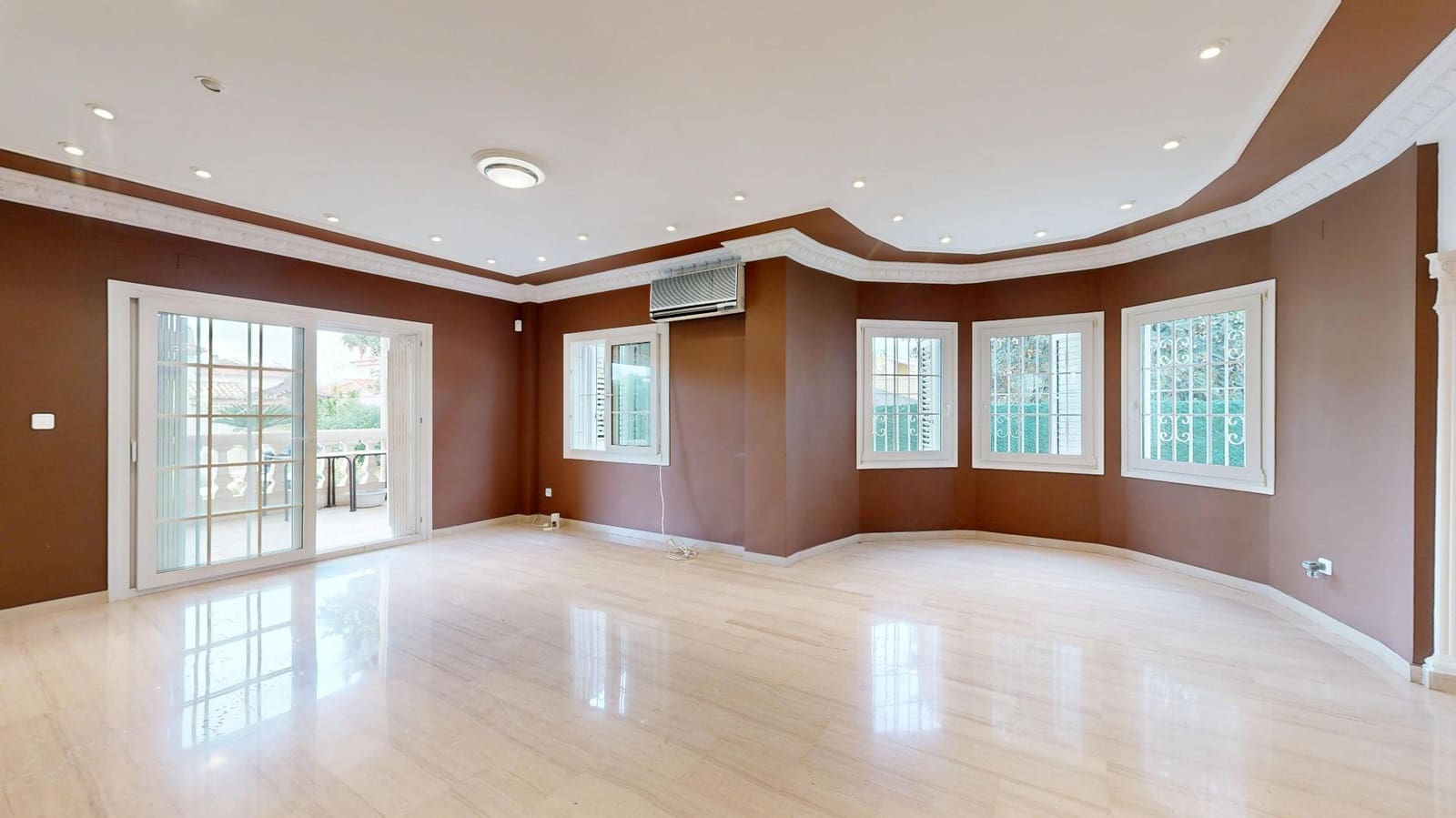 6 bedroom Villa for sale in Torrent with pool - € 900,000 (Ref: 9809396)