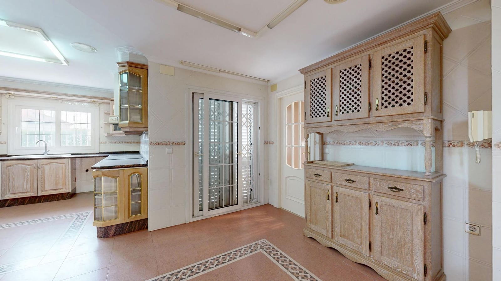 6 bedroom Villa for sale in Torrent with pool - € 900,000 (Ref: 9809396)