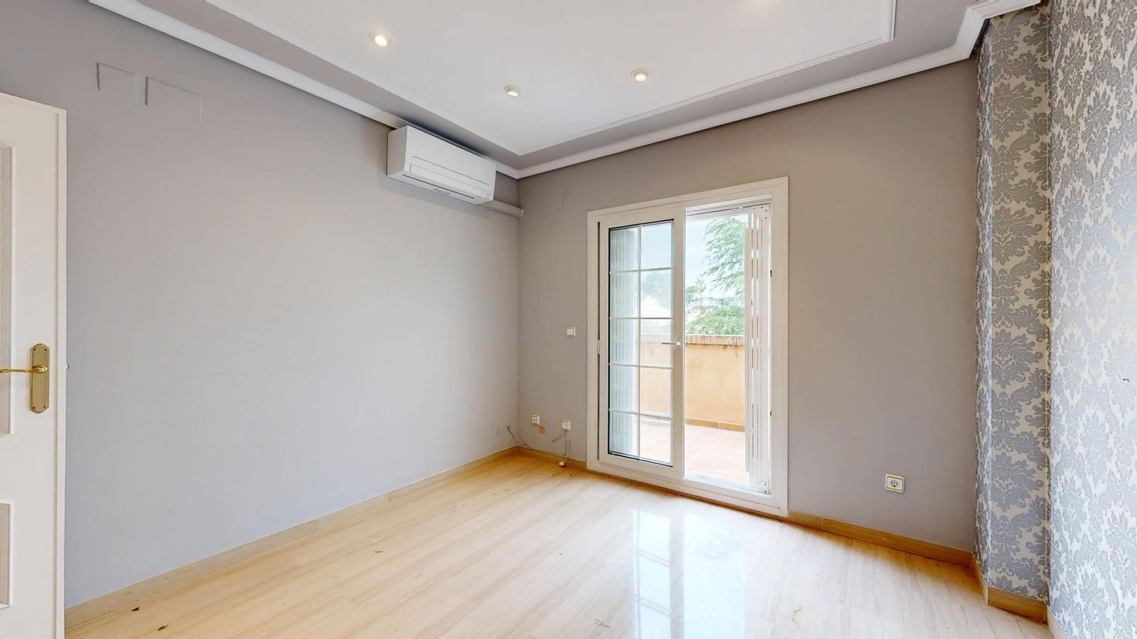 6 bedroom Villa for sale in Torrent with pool - € 900,000 (Ref: 9809396)