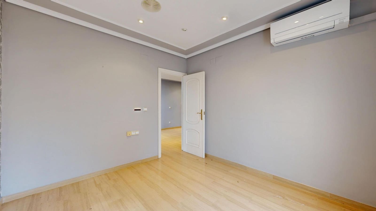 6 bedroom Villa for sale in Torrent with pool - € 900,000 (Ref: 9809396)