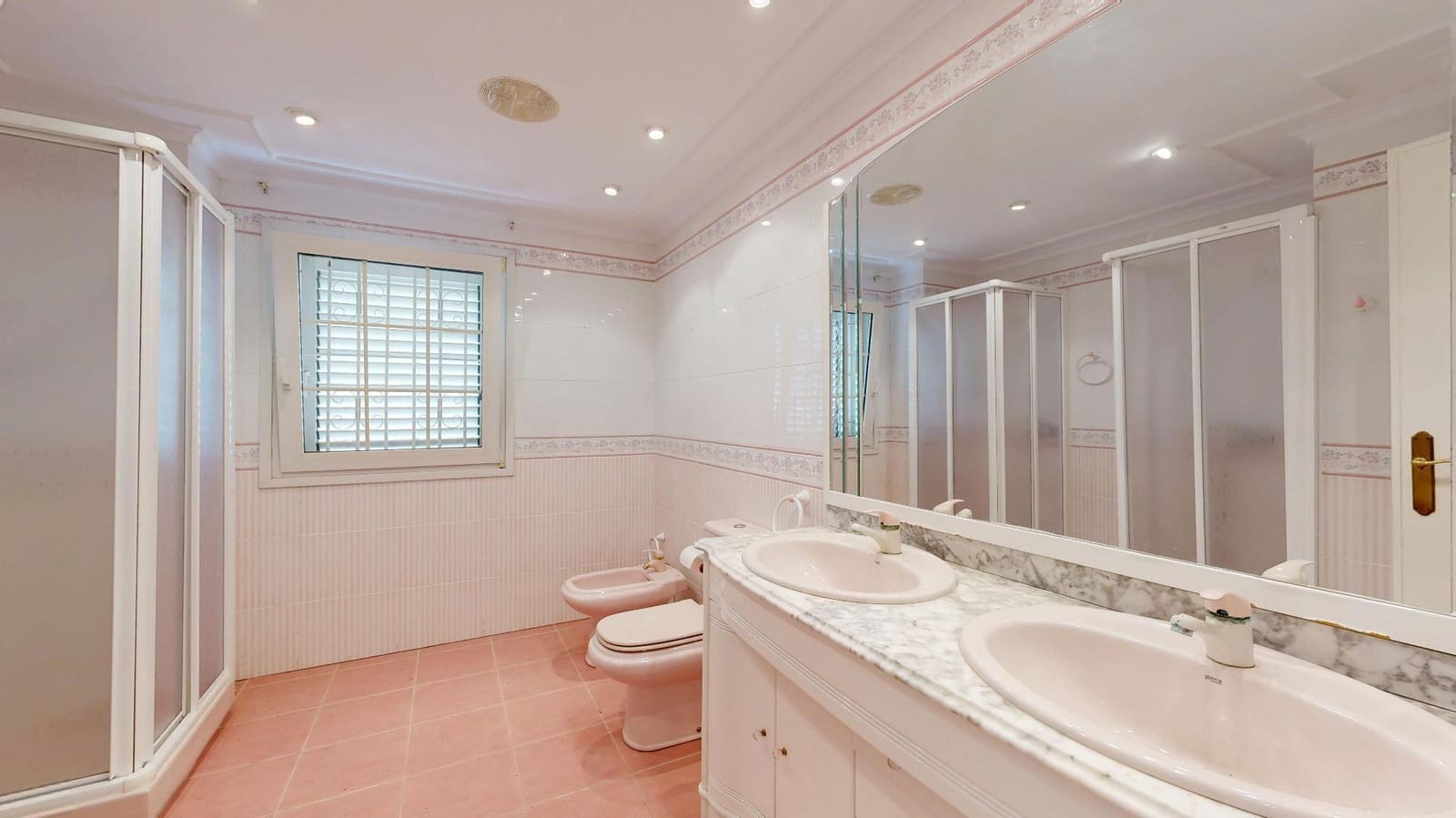 6 bedroom Villa for sale in Torrent with pool - € 900,000 (Ref: 9809396)