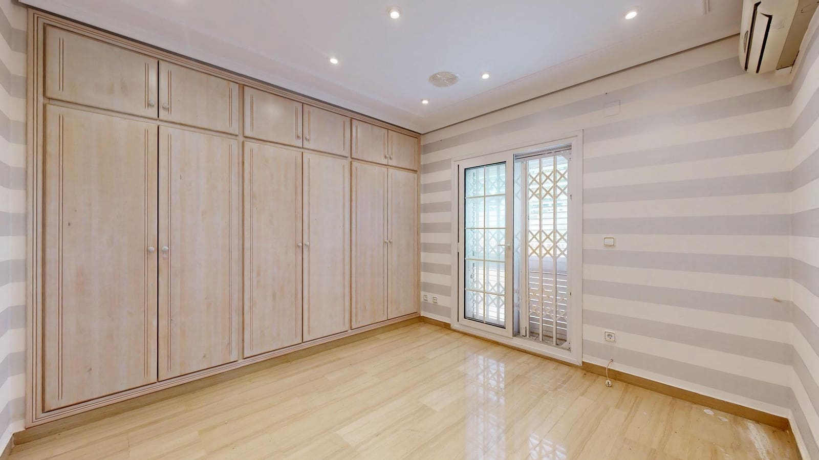 6 bedroom Villa for sale in Torrent with pool - € 900,000 (Ref: 9809396)