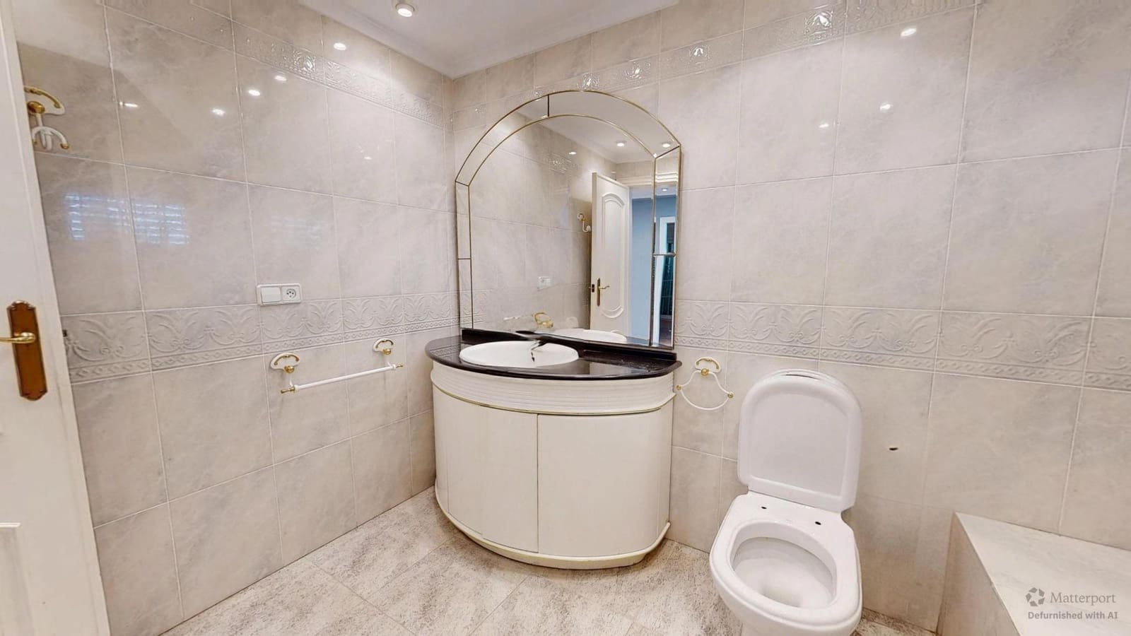 6 bedroom Villa for sale in Torrent with pool - € 900,000 (Ref: 9809396)