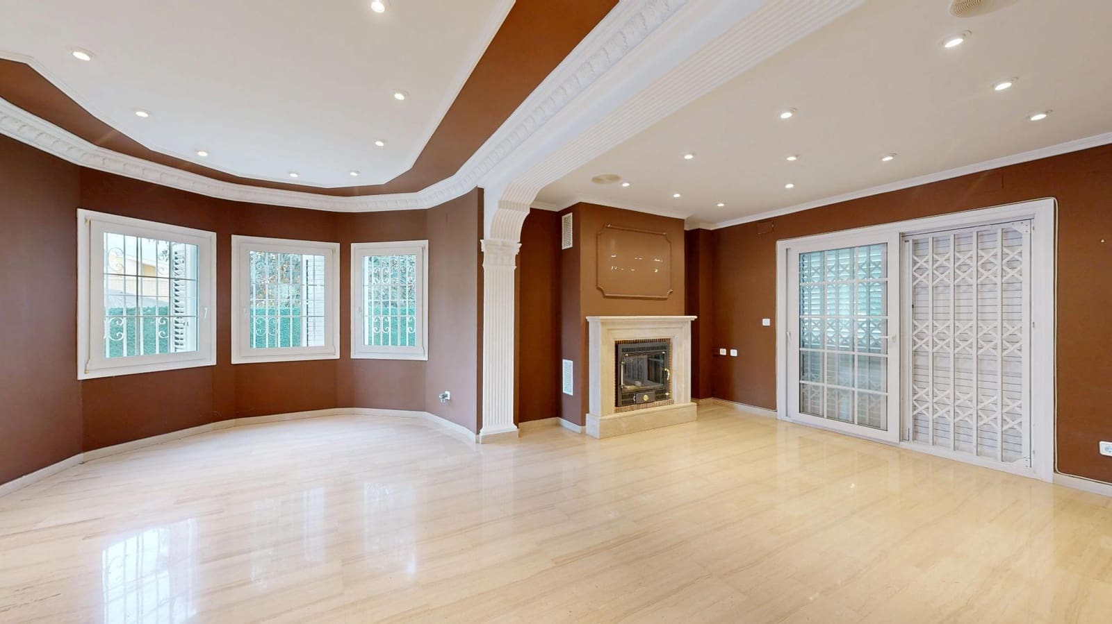 6 bedroom Villa for sale in Torrent with pool - € 900,000 (Ref: 9809396)