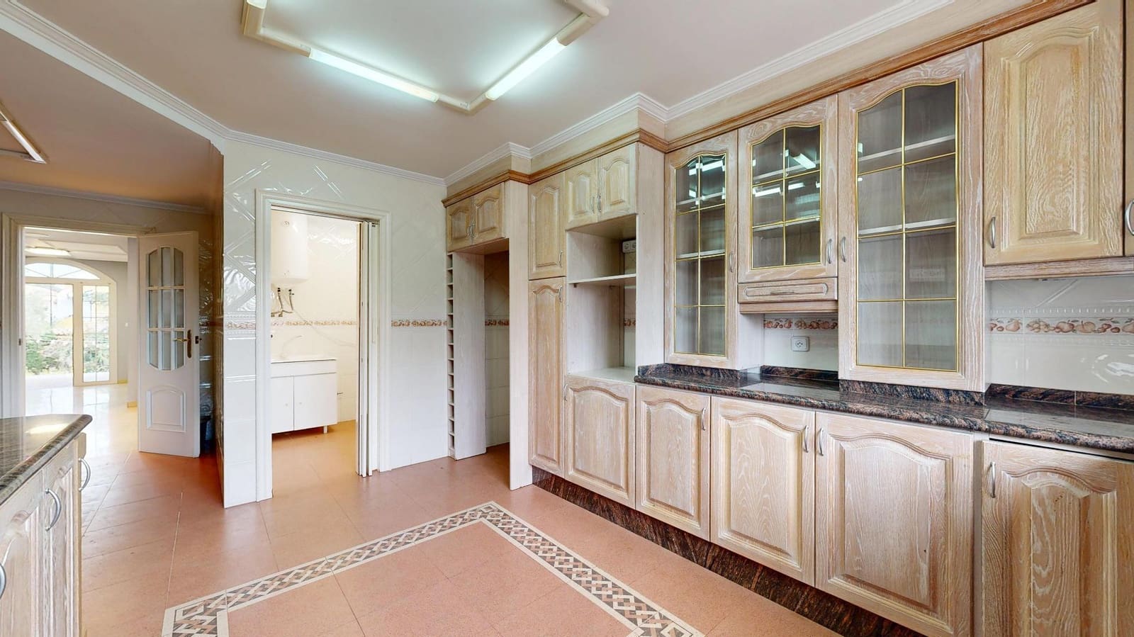 6 bedroom Villa for sale in Torrent with pool - € 900,000 (Ref: 9809396)