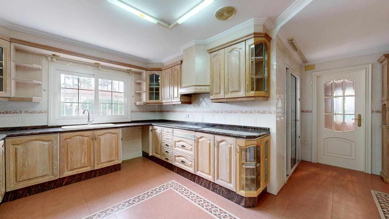 6 bedroom Villa for sale in Torrent with pool - € 900,000 (Ref: 9809396)