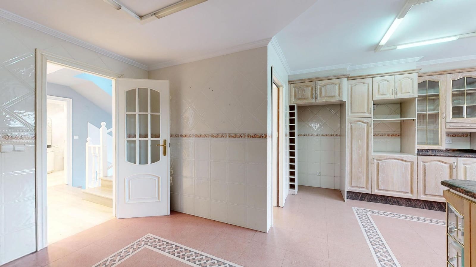 6 bedroom Villa for sale in Torrent with pool - € 900,000 (Ref: 9809396)