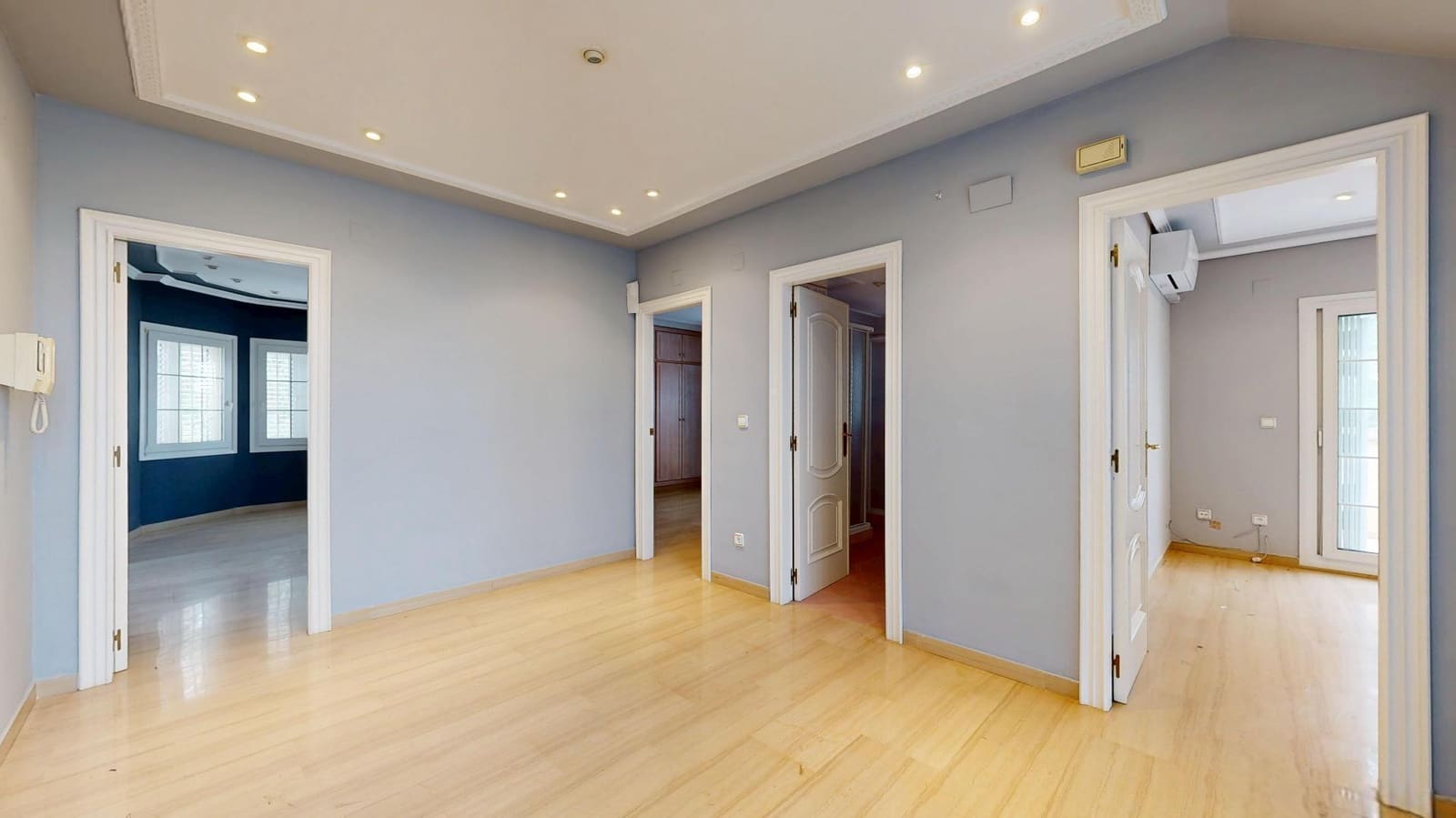 6 bedroom Villa for sale in Torrent with pool - € 900,000 (Ref: 9809396)