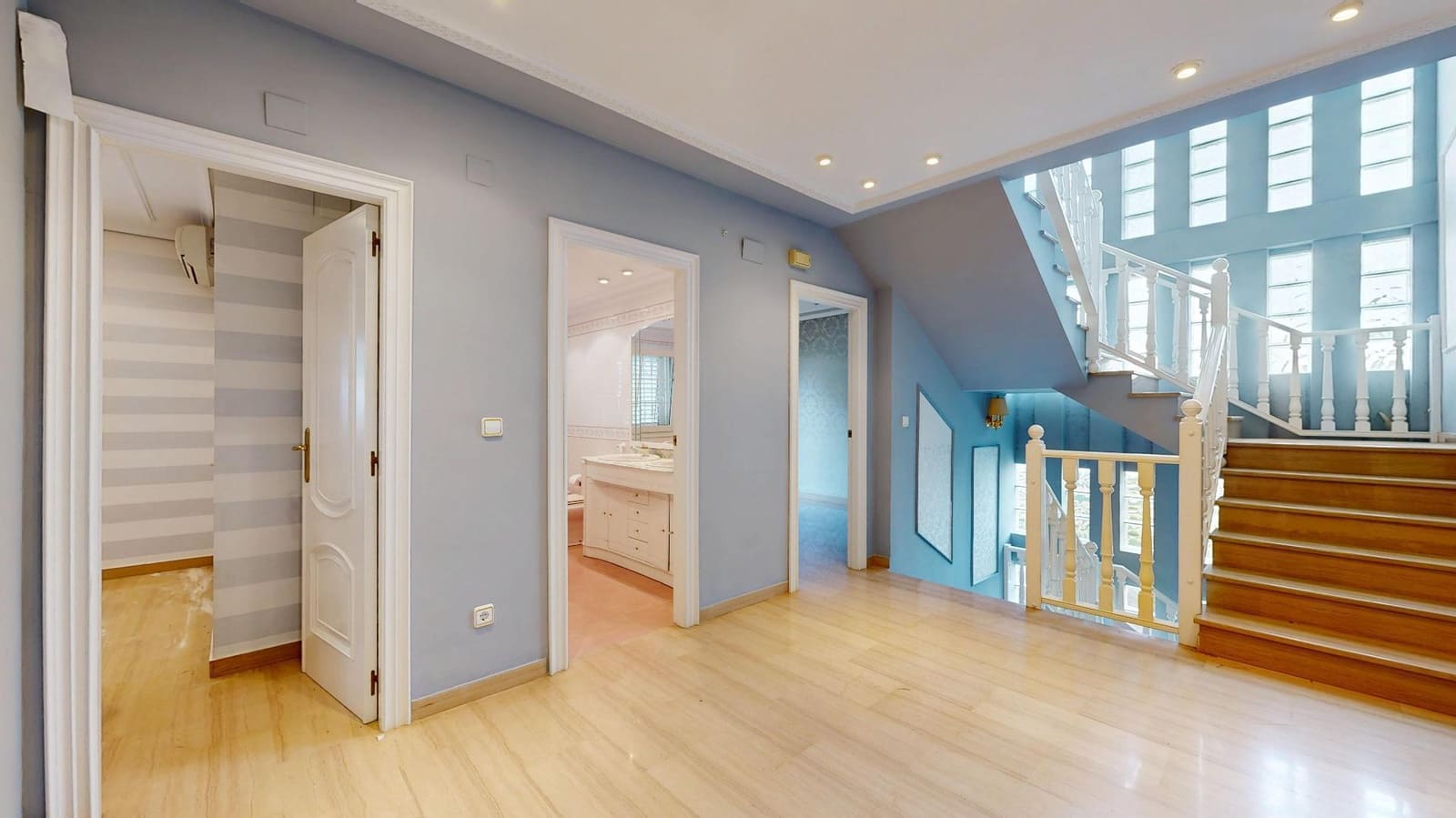 6 bedroom Villa for sale in Torrent with pool - € 900,000 (Ref: 9809396)