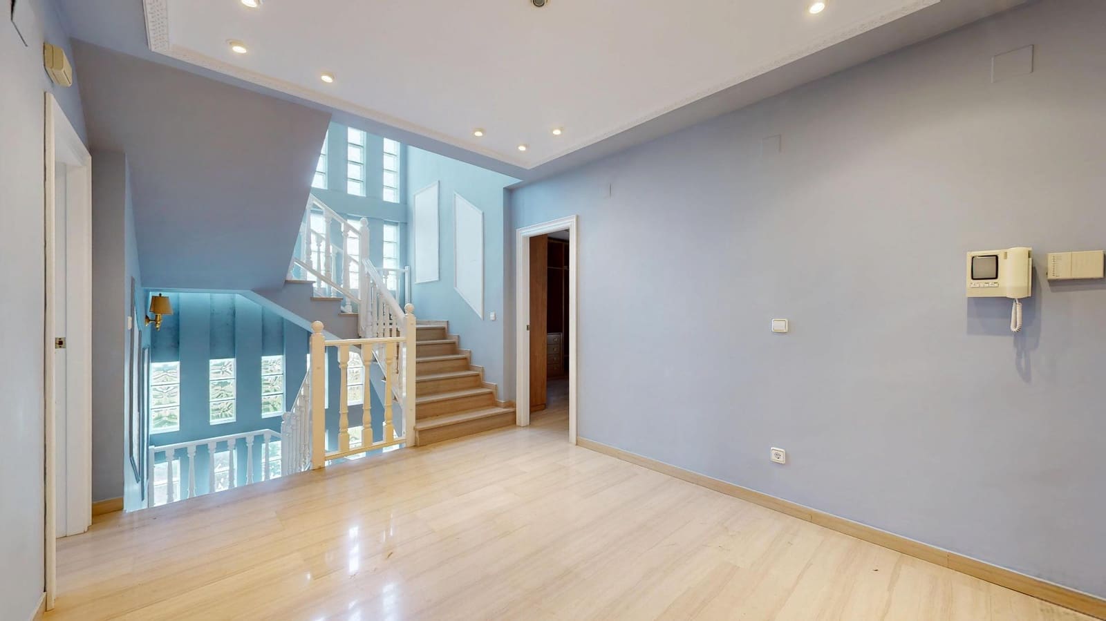 6 bedroom Villa for sale in Torrent with pool - € 900,000 (Ref: 9809396)