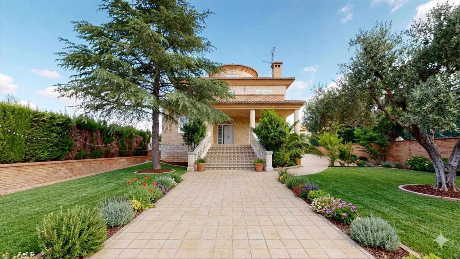 6 bedroom Villa for sale in Torrent with pool - € 900,000 (Ref: 9809396)