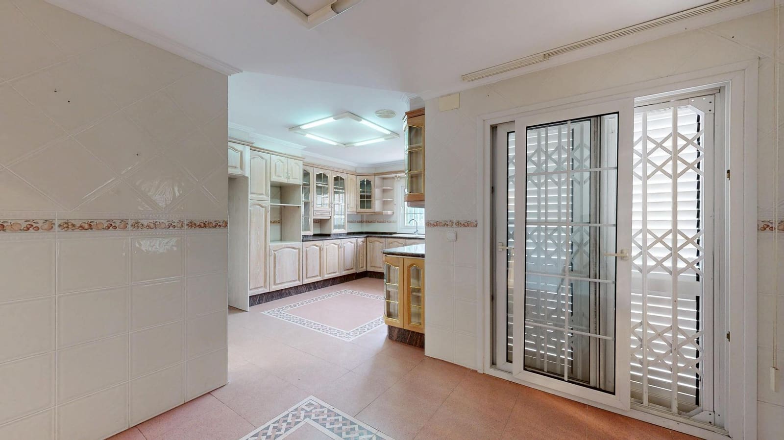 6 bedroom Villa for sale in Torrent with pool - € 900,000 (Ref: 9809396)