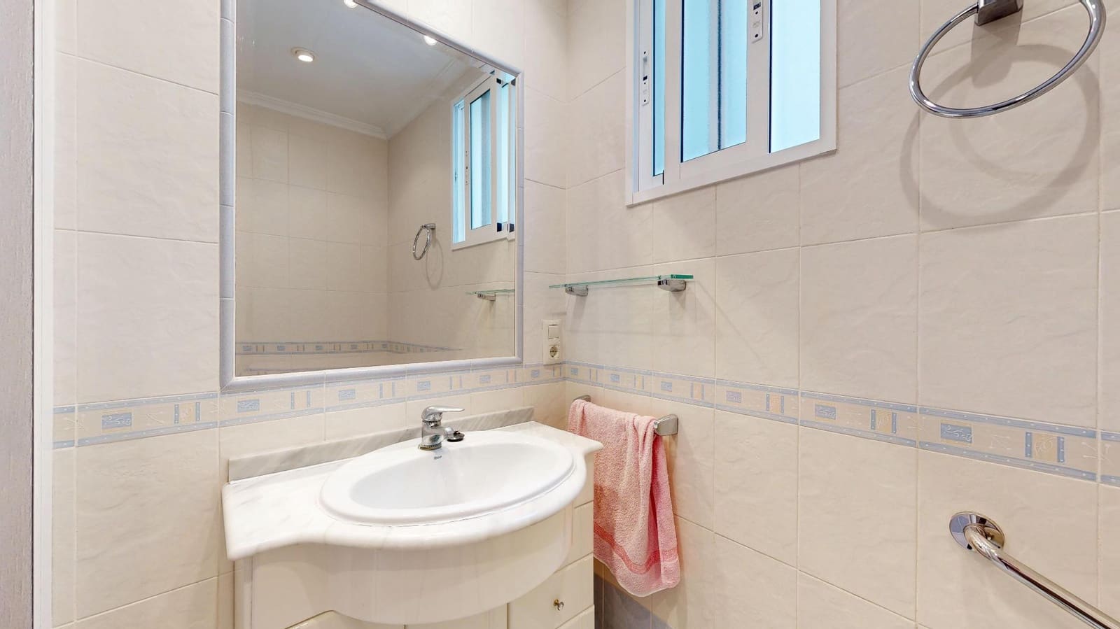 4 bedroom Flat for sale in Torrent - € 270,000 (Ref: 9847578)