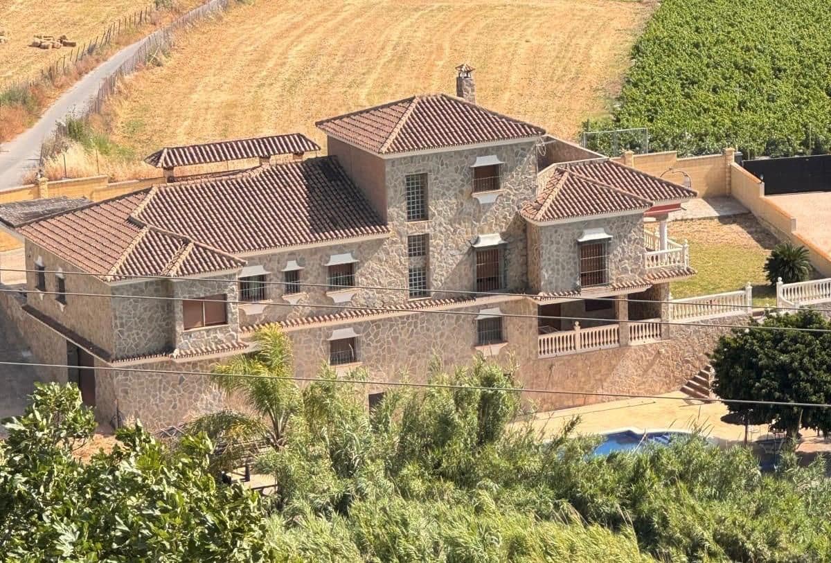 5 bedroom Finca/Country House for sale in Manilva with pool garage - € 895,000 (Ref: 10020113)