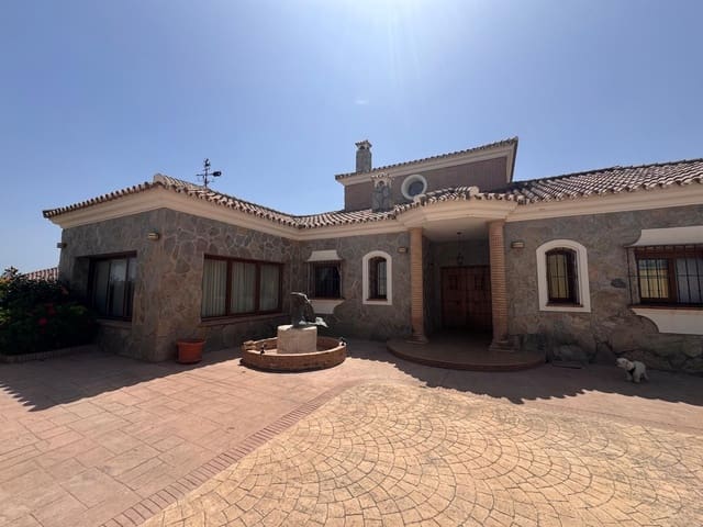 5 bedroom Finca/Country House for sale in Manilva - € 895,000 (Ref: 10020113)