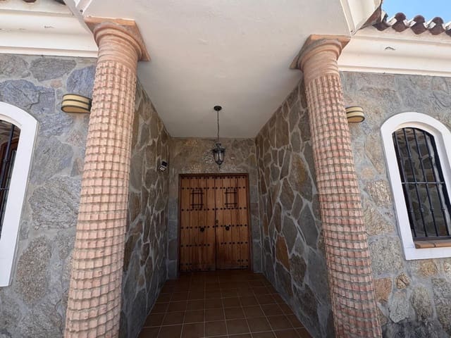 5 bedroom Finca/Country House for sale in Manilva - € 895,000 (Ref: 10020113)