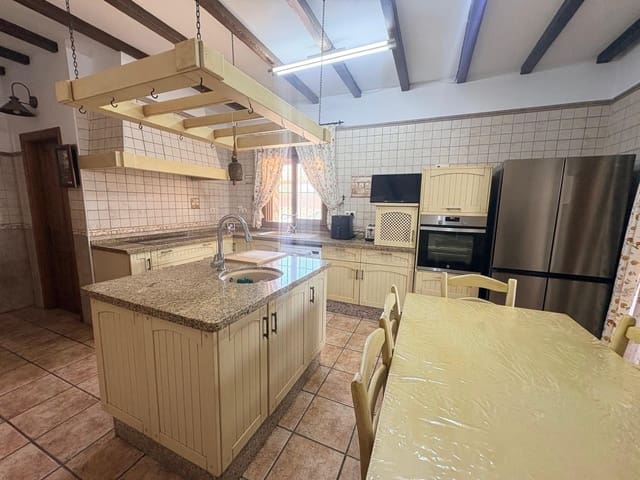 5 bedroom Finca/Country House for sale in Manilva - € 895,000 (Ref: 10020113)