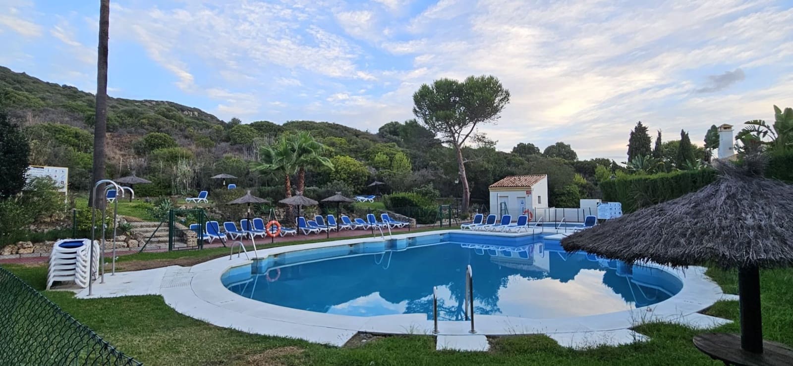 2 makuuhuone Kattohuoneisto myytävänä paikassa La Duquesa / Puerto de la Duquesa mukana uima-altaan - 340 000 € (Ref: 10166058)
