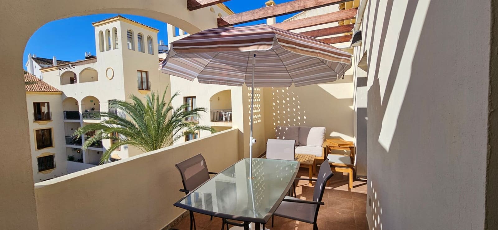 2 makuuhuone Kattohuoneisto myytävänä paikassa La Duquesa / Puerto de la Duquesa mukana uima-altaan - 340 000 € (Ref: 10166058)