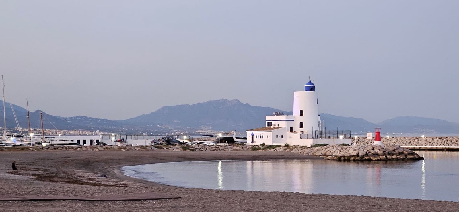 2 makuuhuone Kattohuoneisto myytävänä paikassa La Duquesa / Puerto de la Duquesa mukana uima-altaan - 340 000 € (Ref: 10166058)