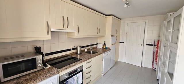 2 makuuhuone Kattohuoneisto myytävänä paikassa La Duquesa / Puerto de la Duquesa, Manilva mukana uima-altaan - 340 000 € (Ref: 10166058)