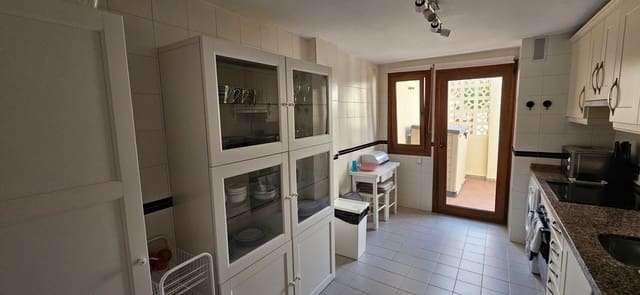 2 makuuhuone Kattohuoneisto myytävänä paikassa La Duquesa / Puerto de la Duquesa, Manilva mukana uima-altaan - 340 000 € (Ref: 10166058)