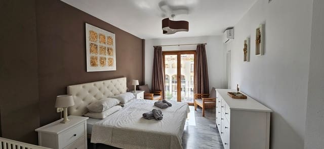 2 makuuhuone Kattohuoneisto myytävänä paikassa La Duquesa / Puerto de la Duquesa, Manilva mukana uima-altaan - 340 000 € (Ref: 10166058)