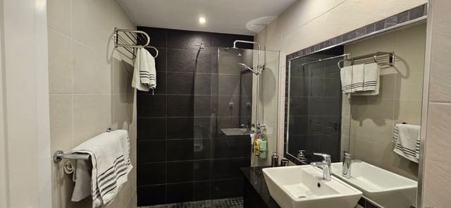 2 makuuhuone Kattohuoneisto myytävänä paikassa La Duquesa / Puerto de la Duquesa, Manilva mukana uima-altaan - 340 000 € (Ref: 10166058)