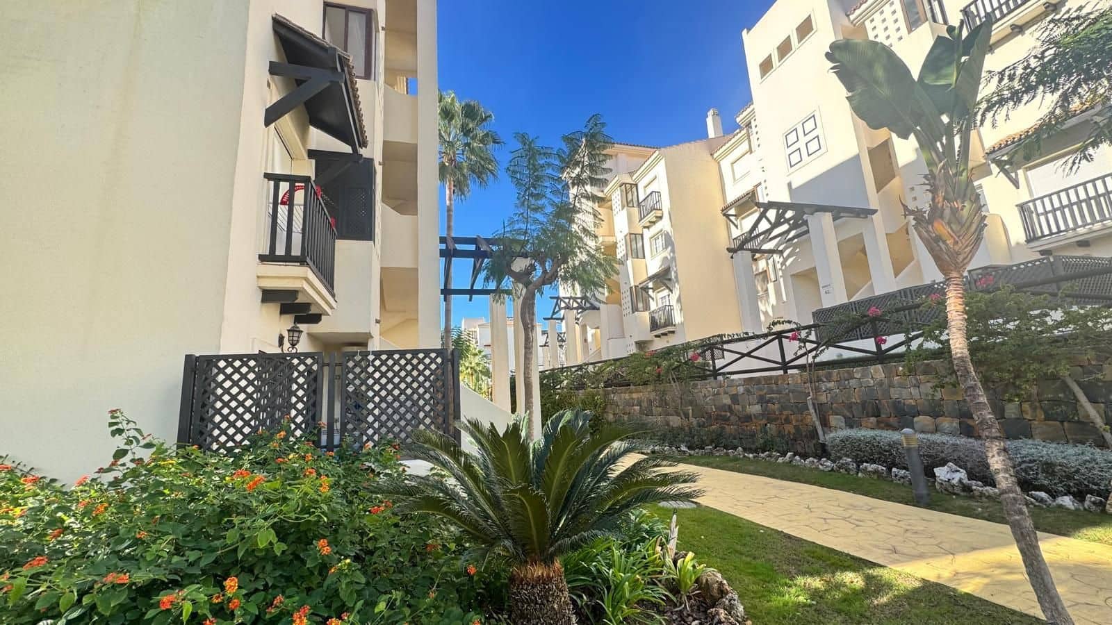 2 bedroom Penthouse for sale in Manilva with pool garage - € 370,000 (Ref: 10173140)