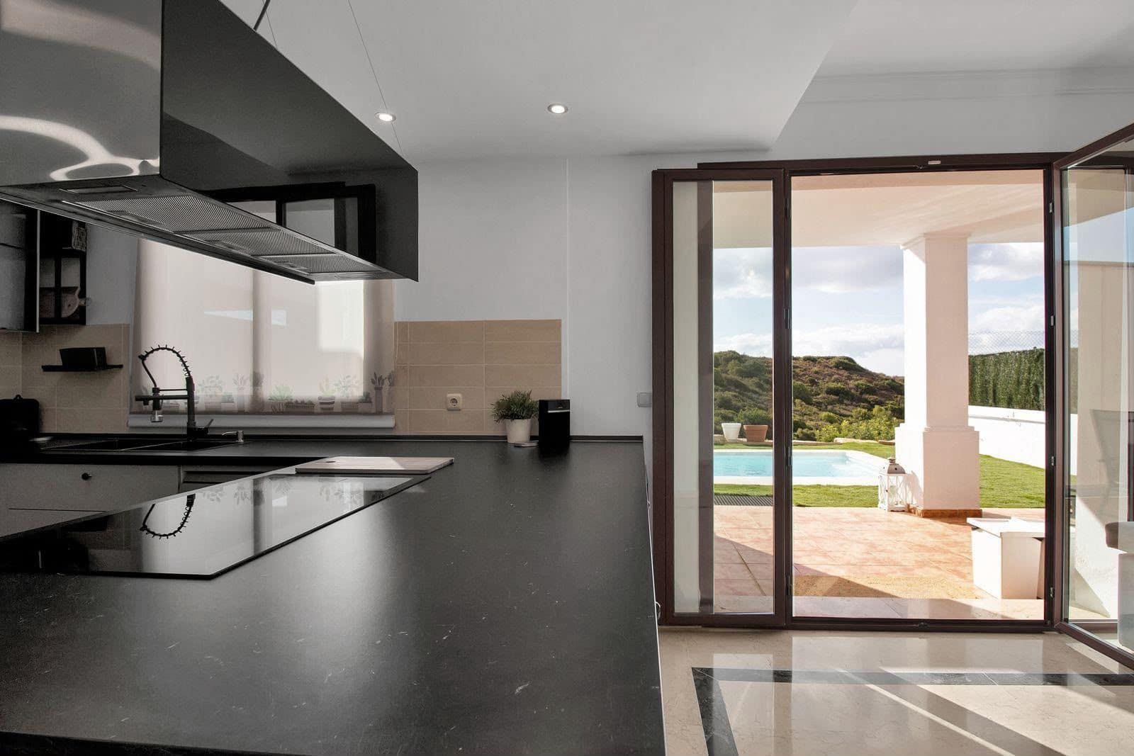 3 soveværelse Semi-Rækkehus til salg i Casares med swimmingpool garage - € 480.000 (Ref: 10176275)