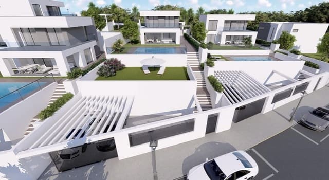 Chalet de 4 habitaciones en Manilva en venta con piscina garaje - 770.000 € (Ref: 5318773)