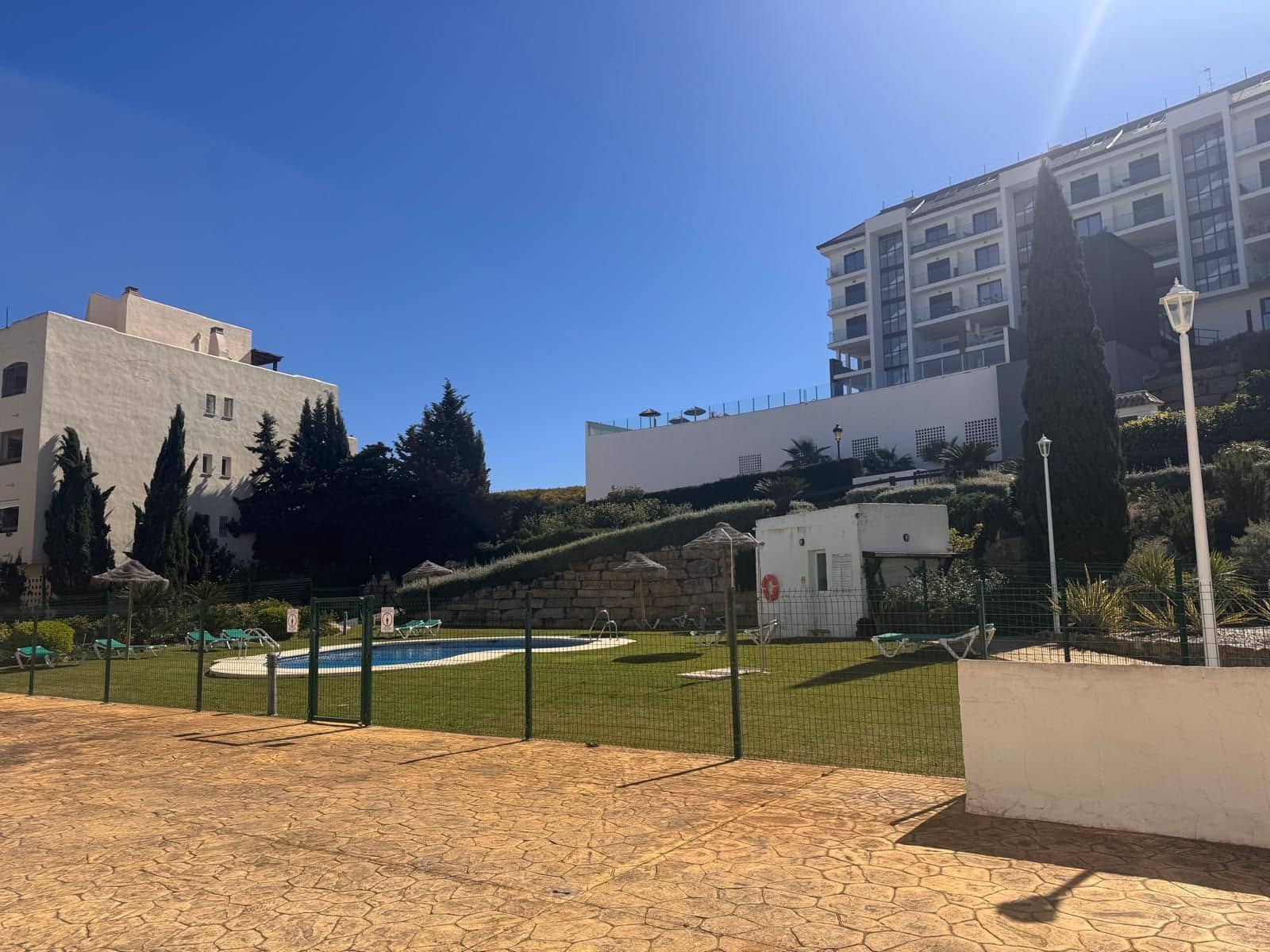 2 sovrum Lägenhet till salu i La Duquesa / Puerto de la Duquesa med pool garage - 275 000 € (Ref: 6732420)